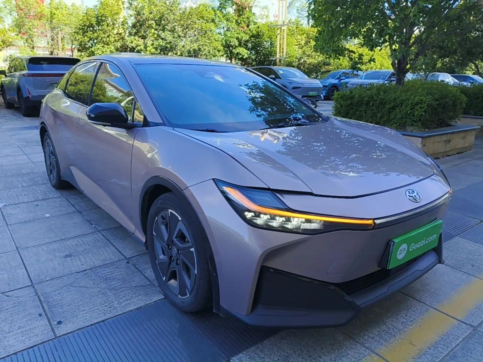 Toyota bZ3 2023 616 km Long-Range Premium — миниатюра 3