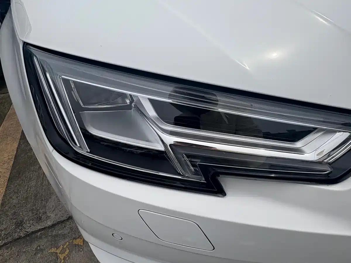 Audi A4L 2018 30th Anniversary Edition 40 TFSI Progressive — миниатюра 4