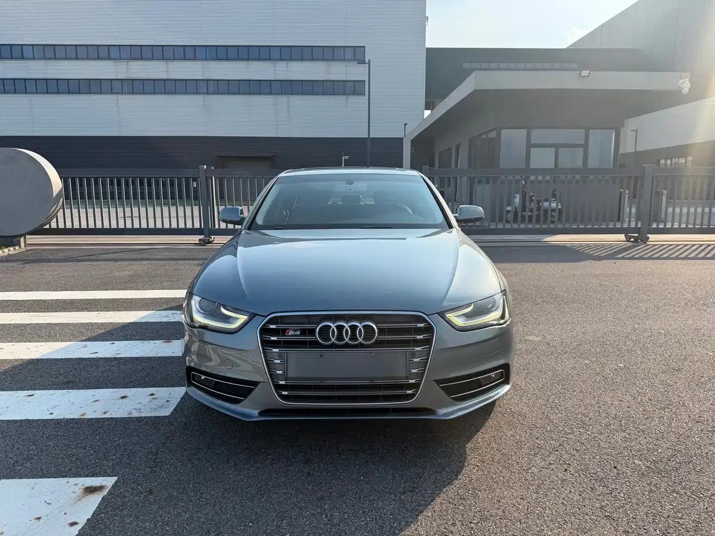 Audi A4L 2013 35 TFSI Automatic Technology Edition — миниатюра 2