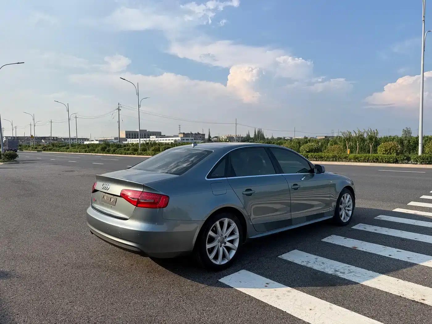 Audi A4L 2013 35 TFSI Automatic Technology Edition — миниатюра 9