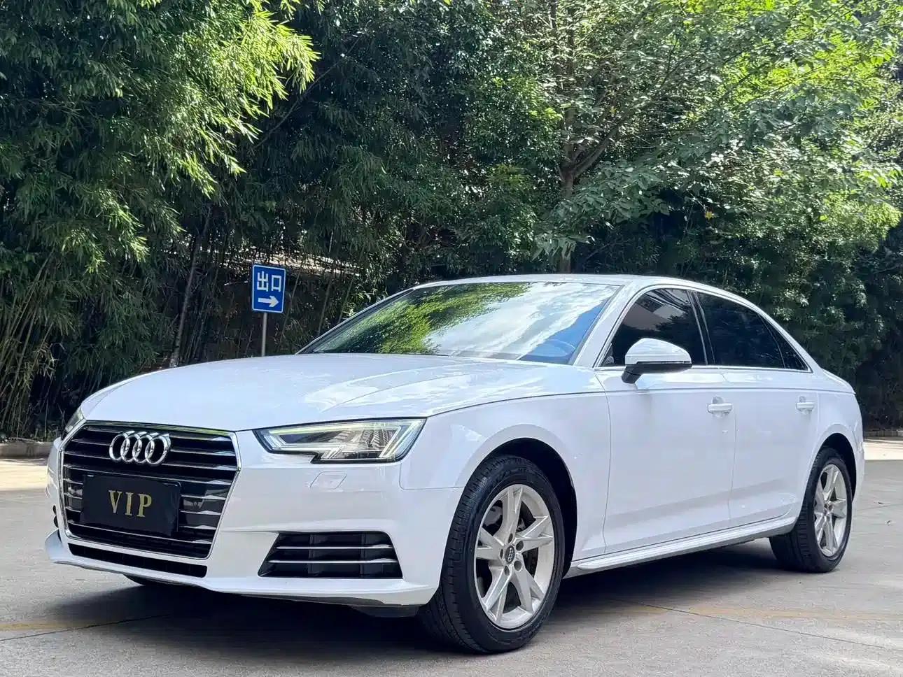 Audi A4L 2019 40 TFSI Progressive (National V Emission Standard) — миниатюра 1