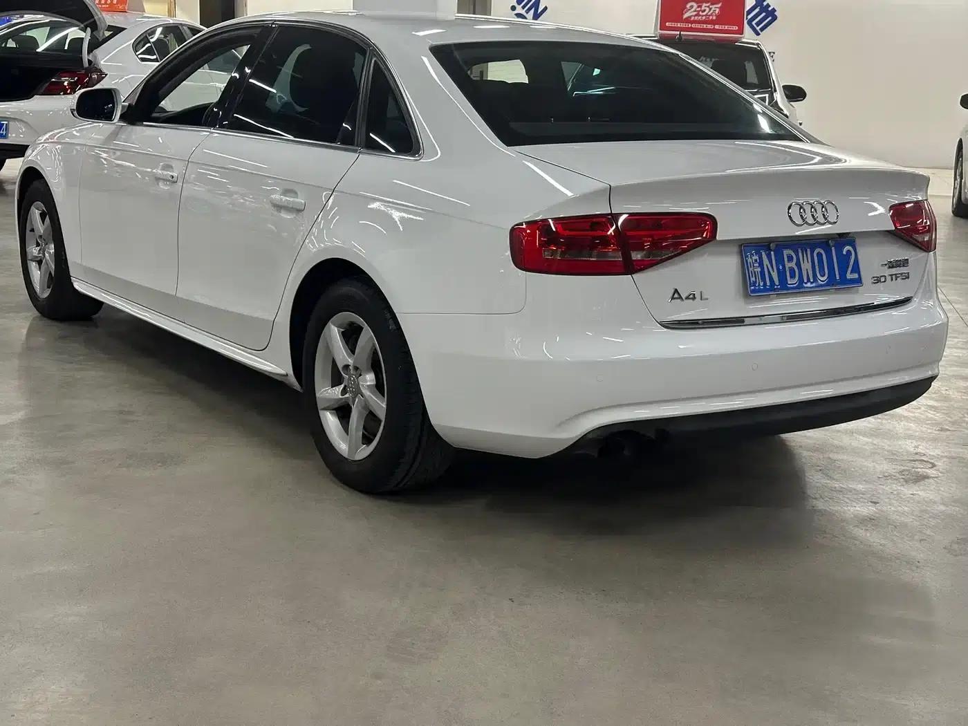 Audi A4L 2013 30 TFSI Automatic Comfort — миниатюра 11