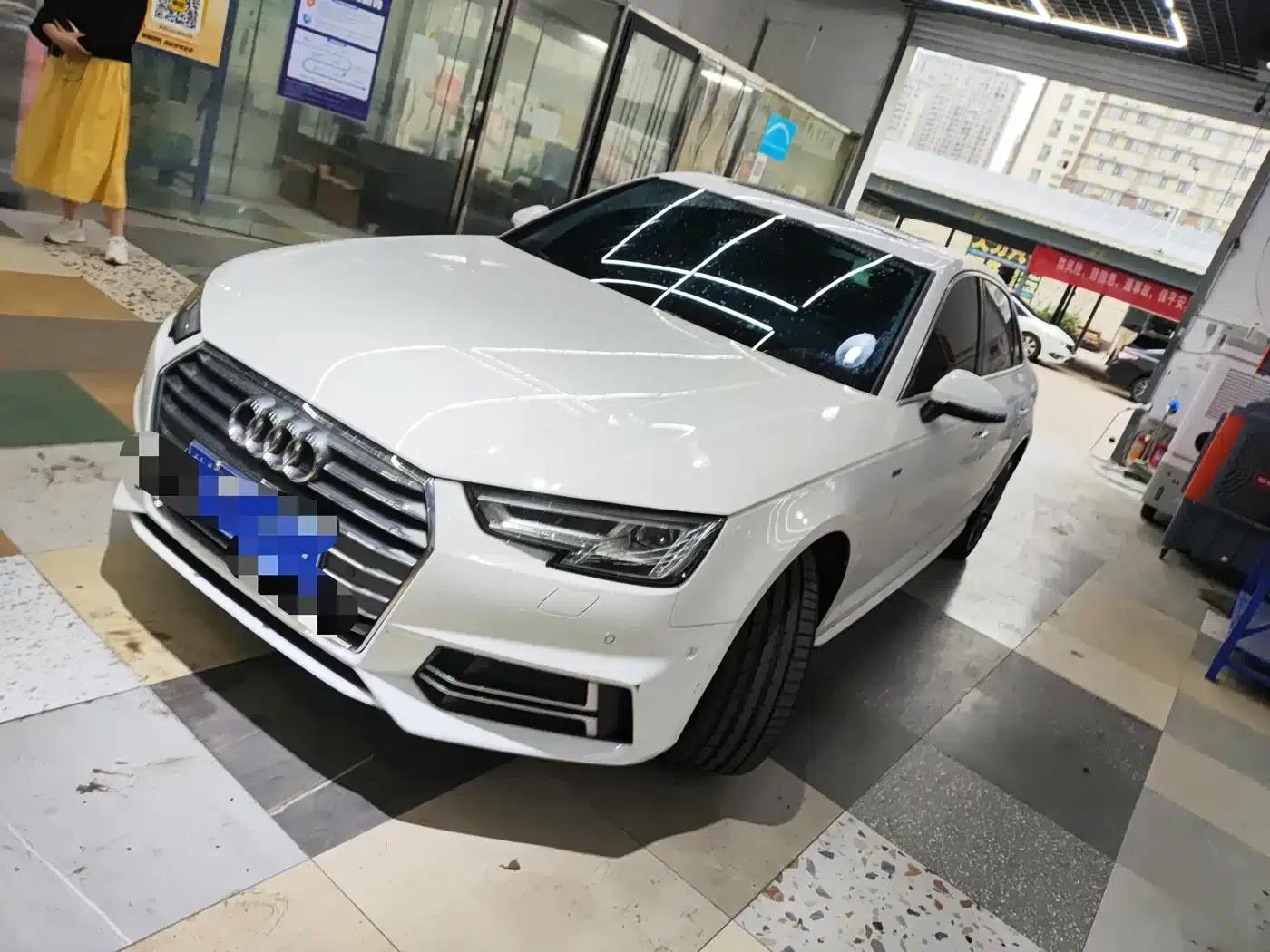 Audi A4L 2018 30th Anniversary Edition 40 TFSI Sport — миниатюра 1