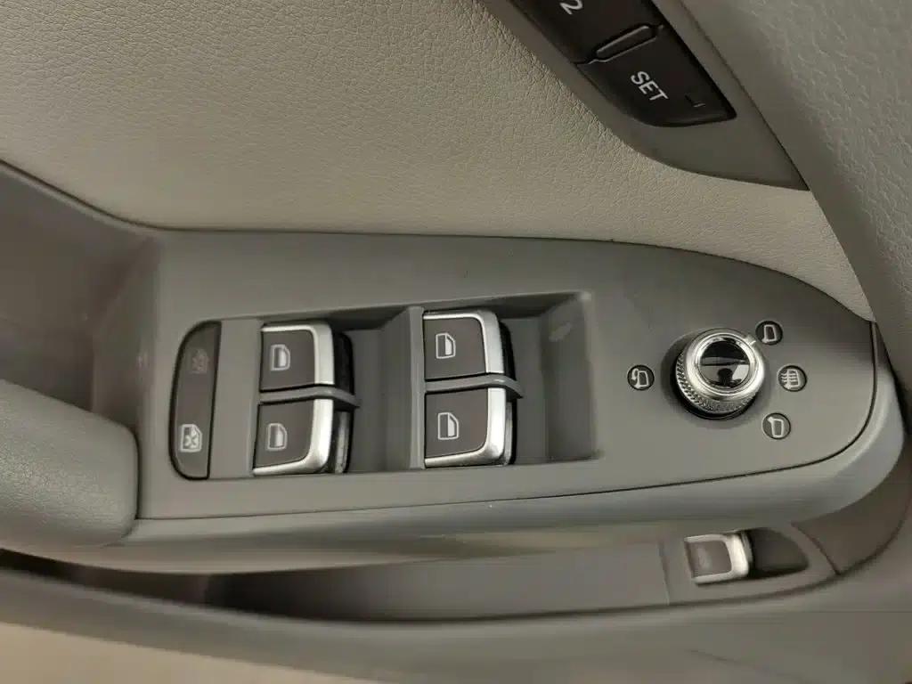 Audi A4L 2013 35 TFSI Automatic Technology Edition — миниатюра 9