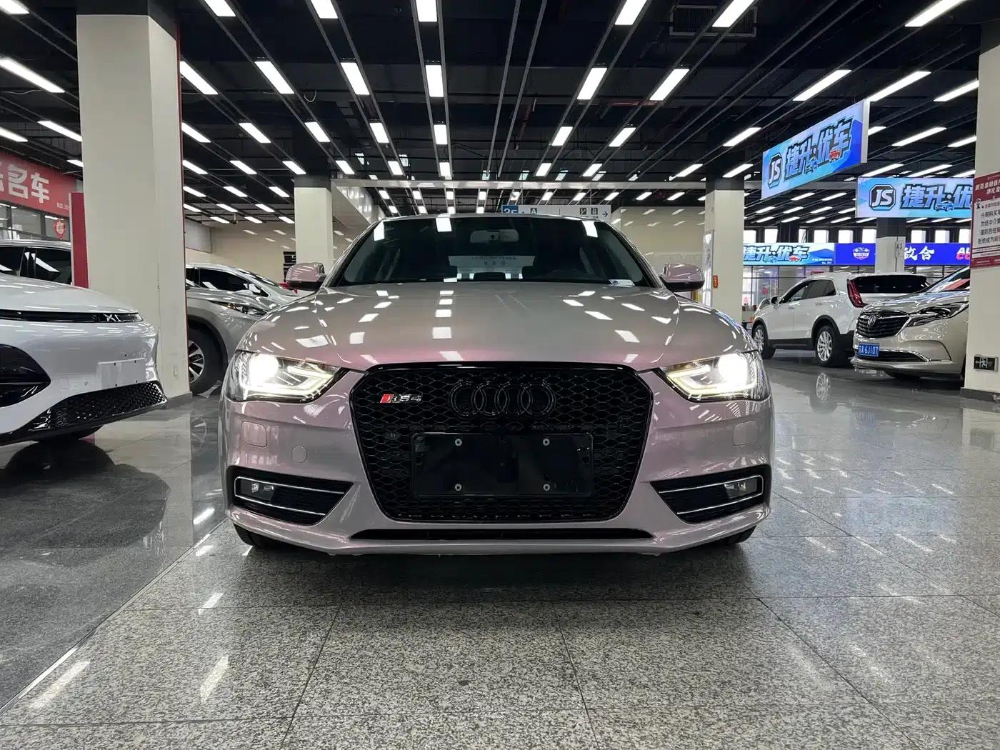 Audi A4L 2016 35 TFSI Classic Edition Automatic Standard Model — миниатюра 1