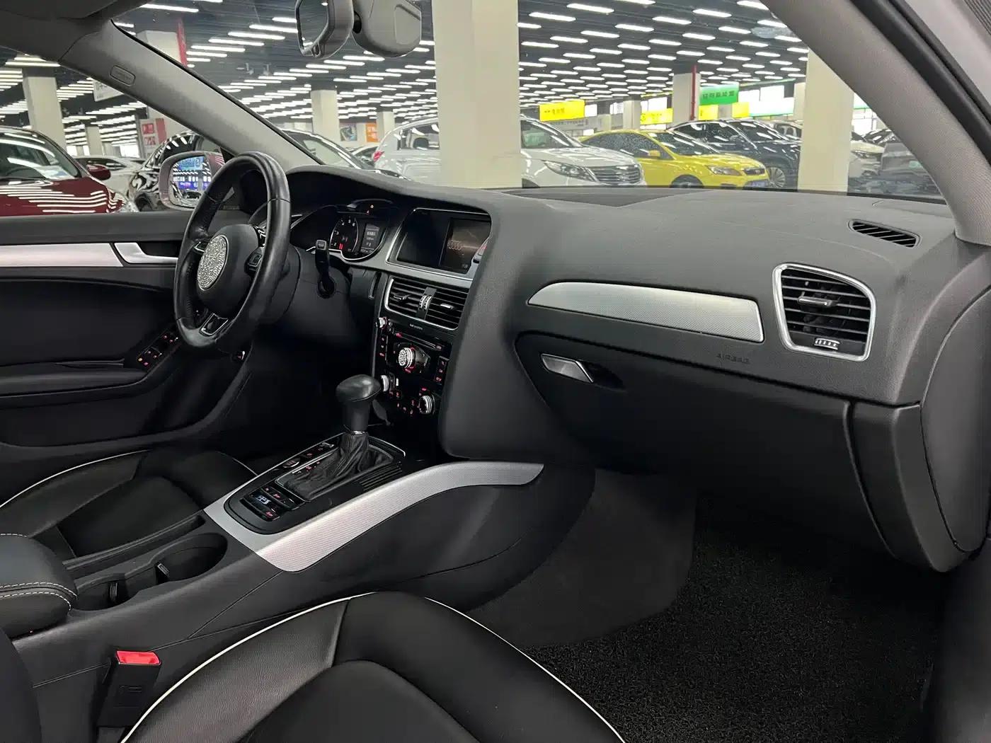 Audi A4L 2016 35 TFSI Classic Edition Automatic Standard Model — миниатюра 4