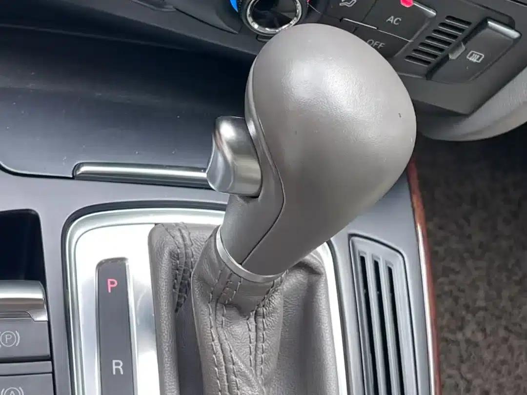 Audi A4L 2012 2.0 TFSI Automatic Technology Edition — миниатюра 9