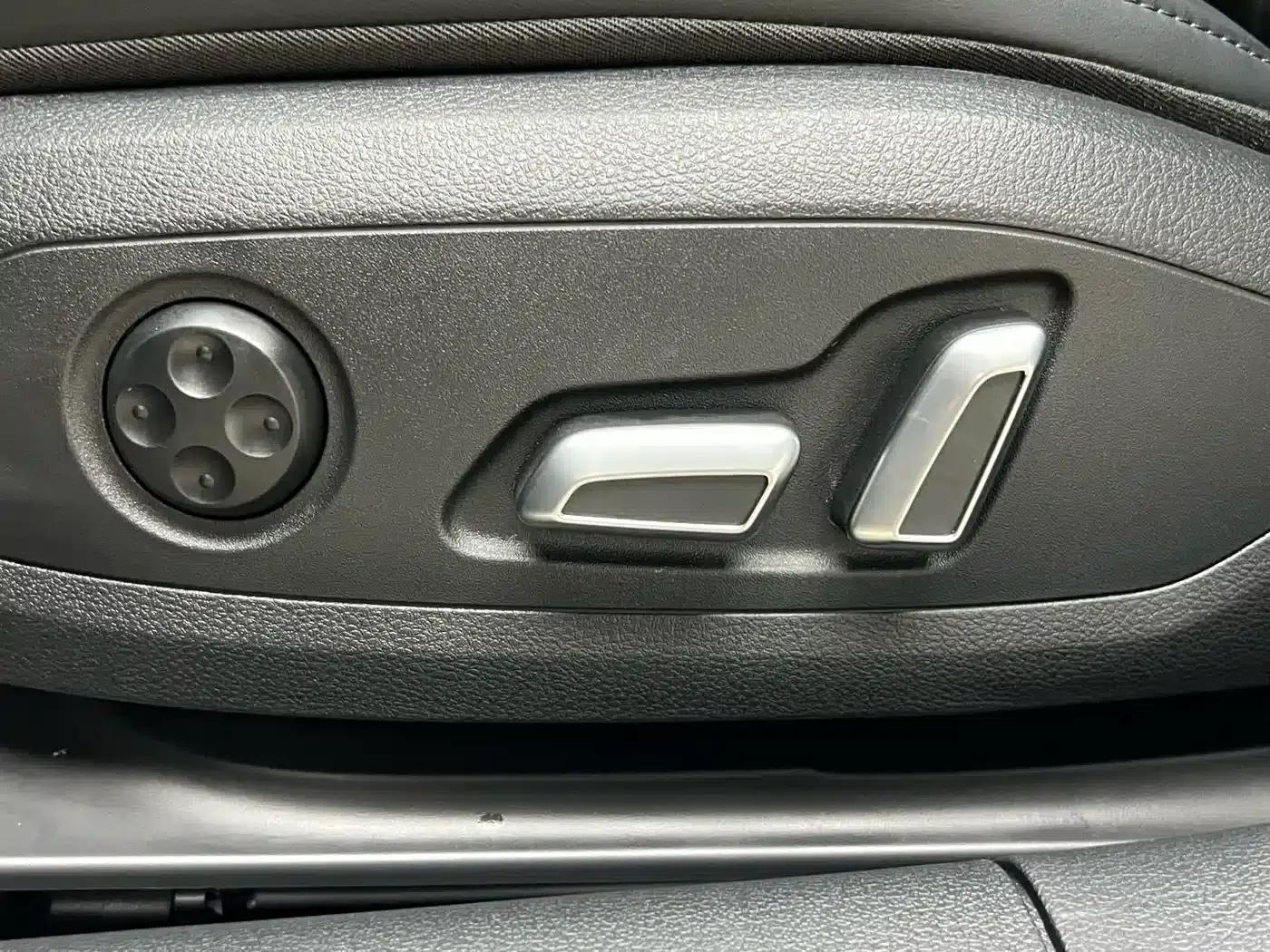 Audi A4L 2025 2 Million Unit Enjoyment Edition 40 TFSI Luxury Dynamic Model — миниатюра 19