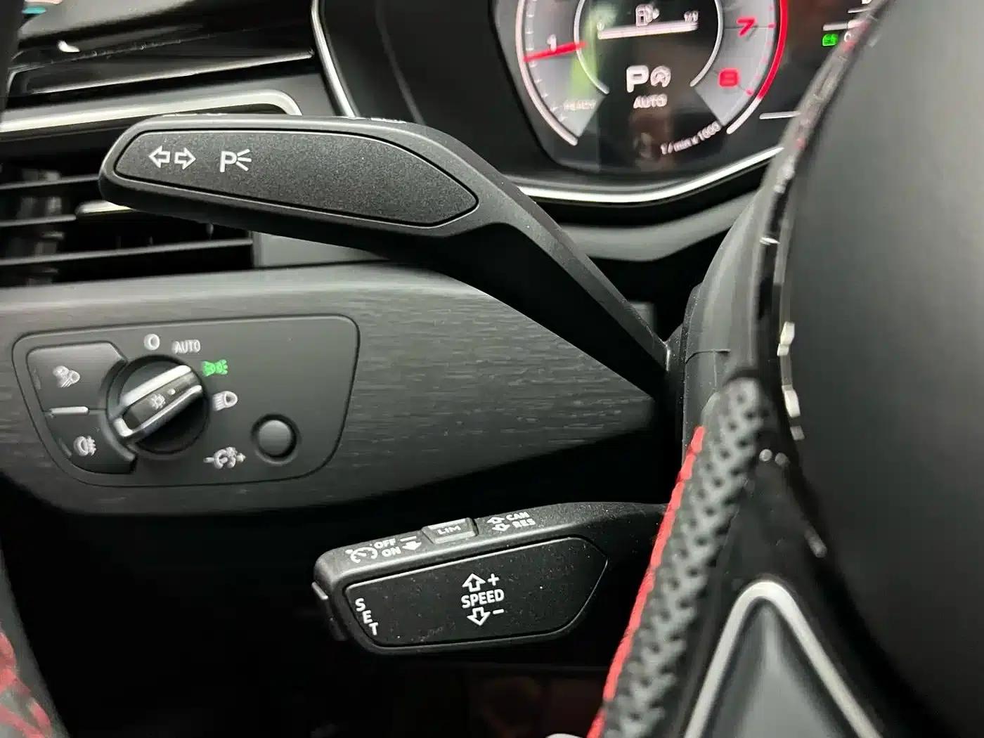 Audi A4L 2025 2 Million Unit Enjoyment Edition 40 TFSI Luxury Dynamic Model — миниатюра 22