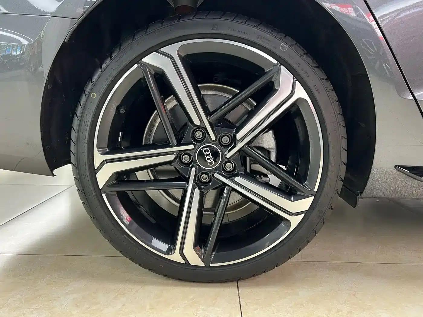 Audi A4L 2025 2 Million Unit Enjoyment Edition 40 TFSI Luxury Dynamic Model — миниатюра 26
