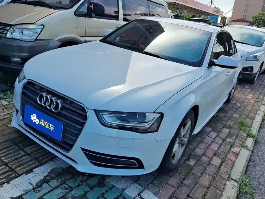 Audi A4L 2013 35 TFSI Automatic Standard Edition — миниатюра 1