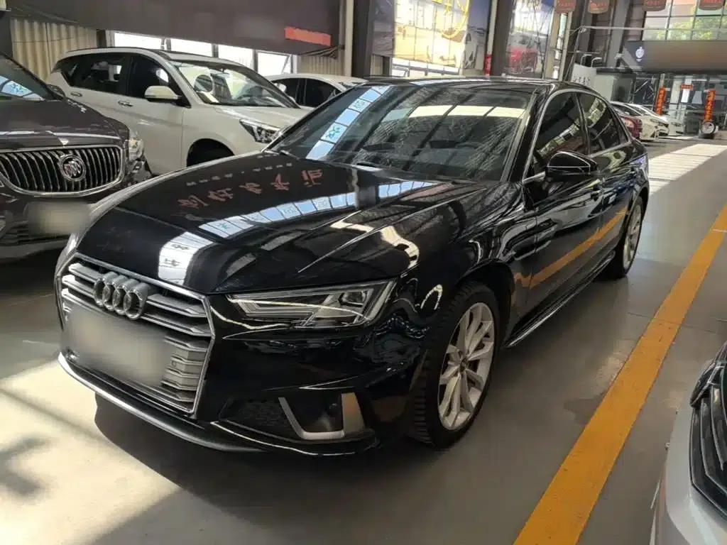Audi A4L 2019 40 TFSI Fashion Edition (National V Emission Standard) — миниатюра 1