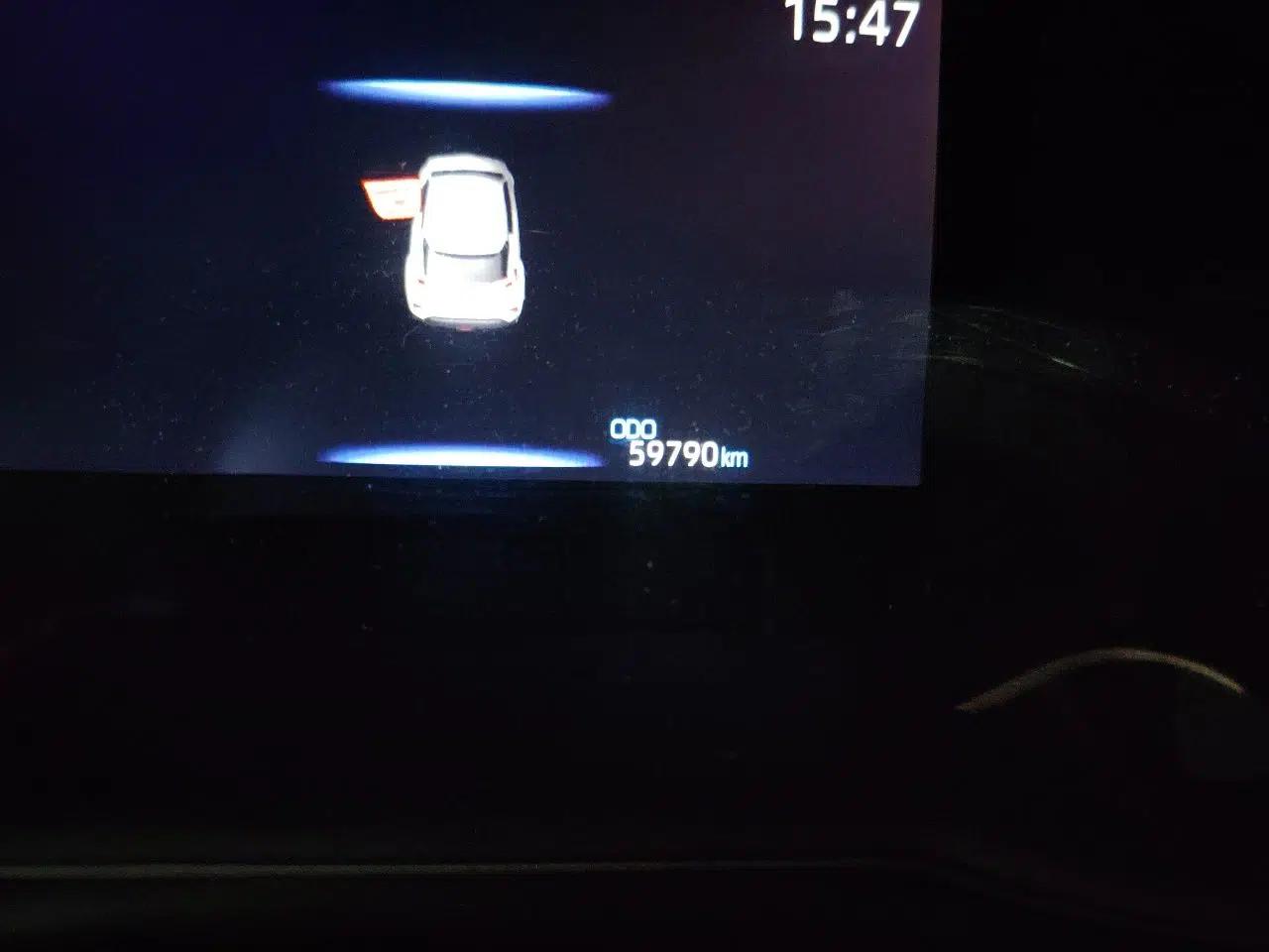 Toyota C-HR EV 2020 Luxury Sunroof Edition — миниатюра 11