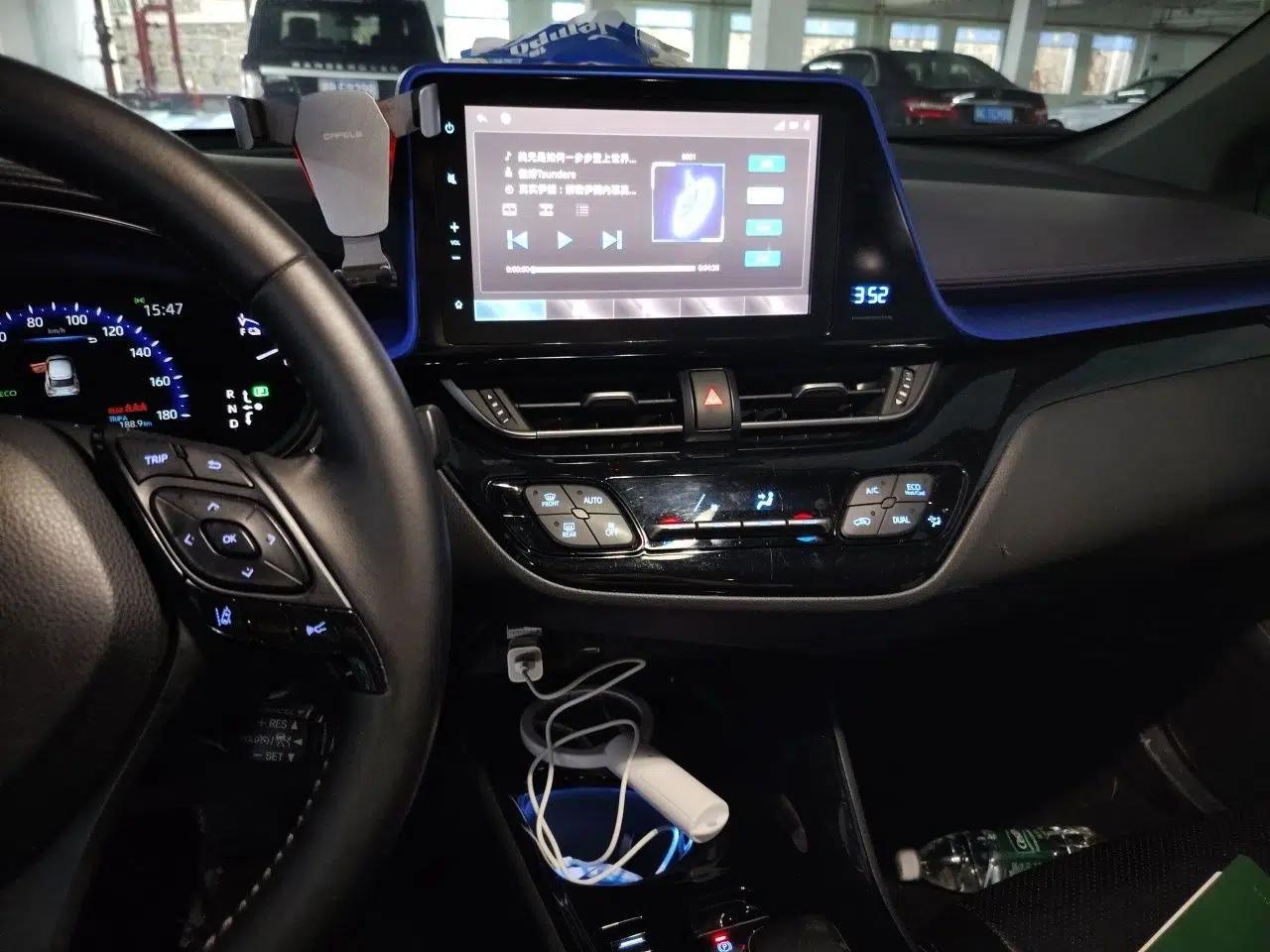 Toyota C-HR EV 2020 Luxury Sunroof Edition — миниатюра 12