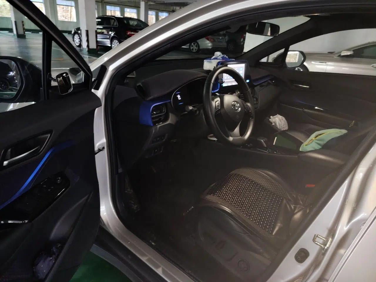 Toyota C-HR EV 2020 Luxury Sunroof Edition — миниатюра 19