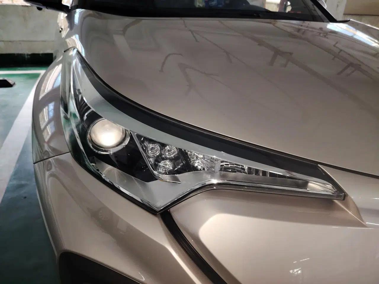 Toyota C-HR EV 2020 Luxury Sunroof Edition — миниатюра 7