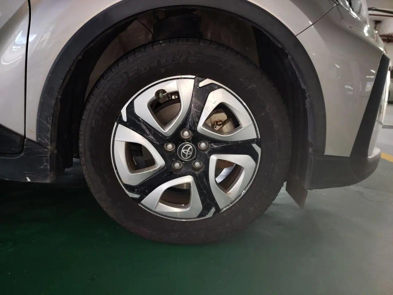 Toyota C-HR EV 2020 Luxury Sunroof Edition — миниатюра 8