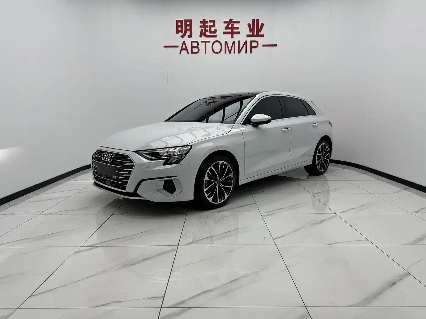 Audi A3 2024 Sportback 35 TFSI Luxury Elegance — миниатюра 1