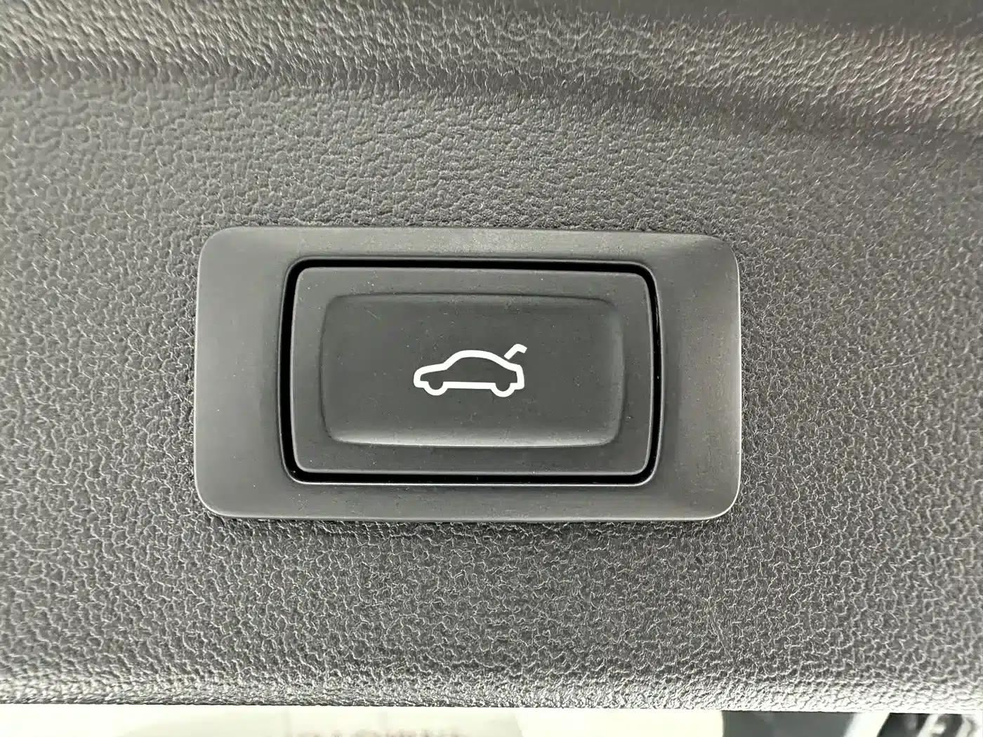Audi A3 2024 Sportback 35 TFSI Luxury Elegance — миниатюра 16