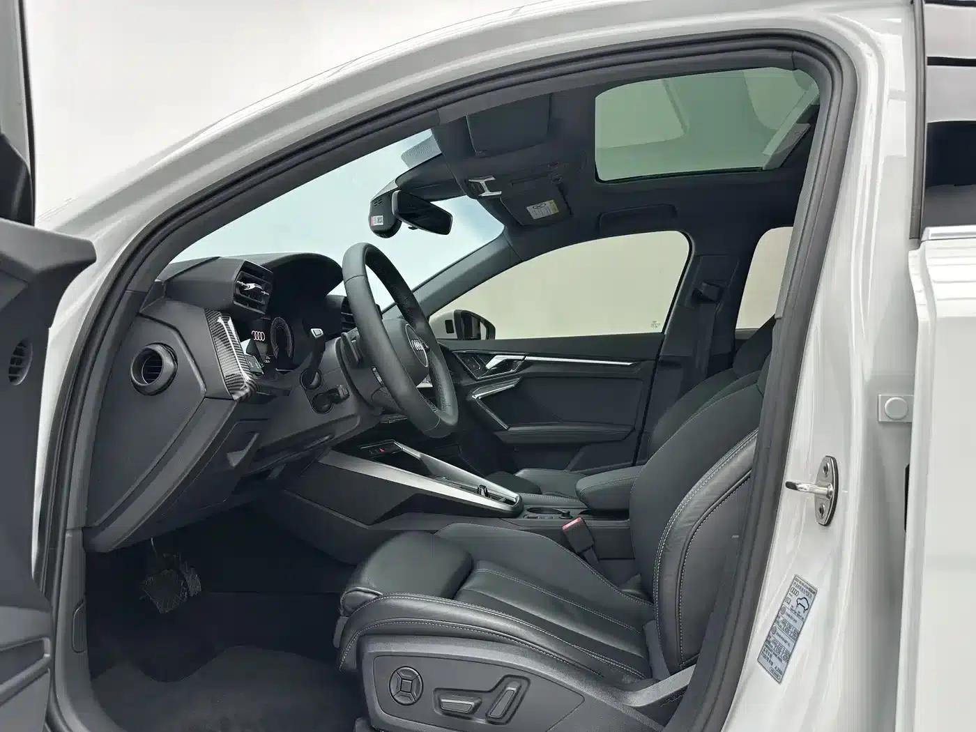Audi A3 2024 Sportback 35 TFSI Luxury Elegance — миниатюра 5