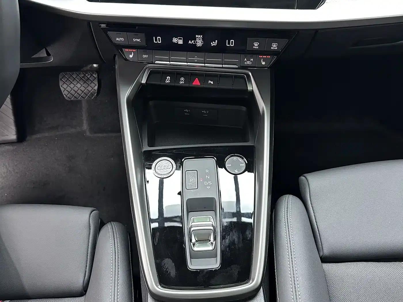 Audi A3 2023 Facelift A3L Limousine 35 TFSI Sporty Edition — миниатюра 14