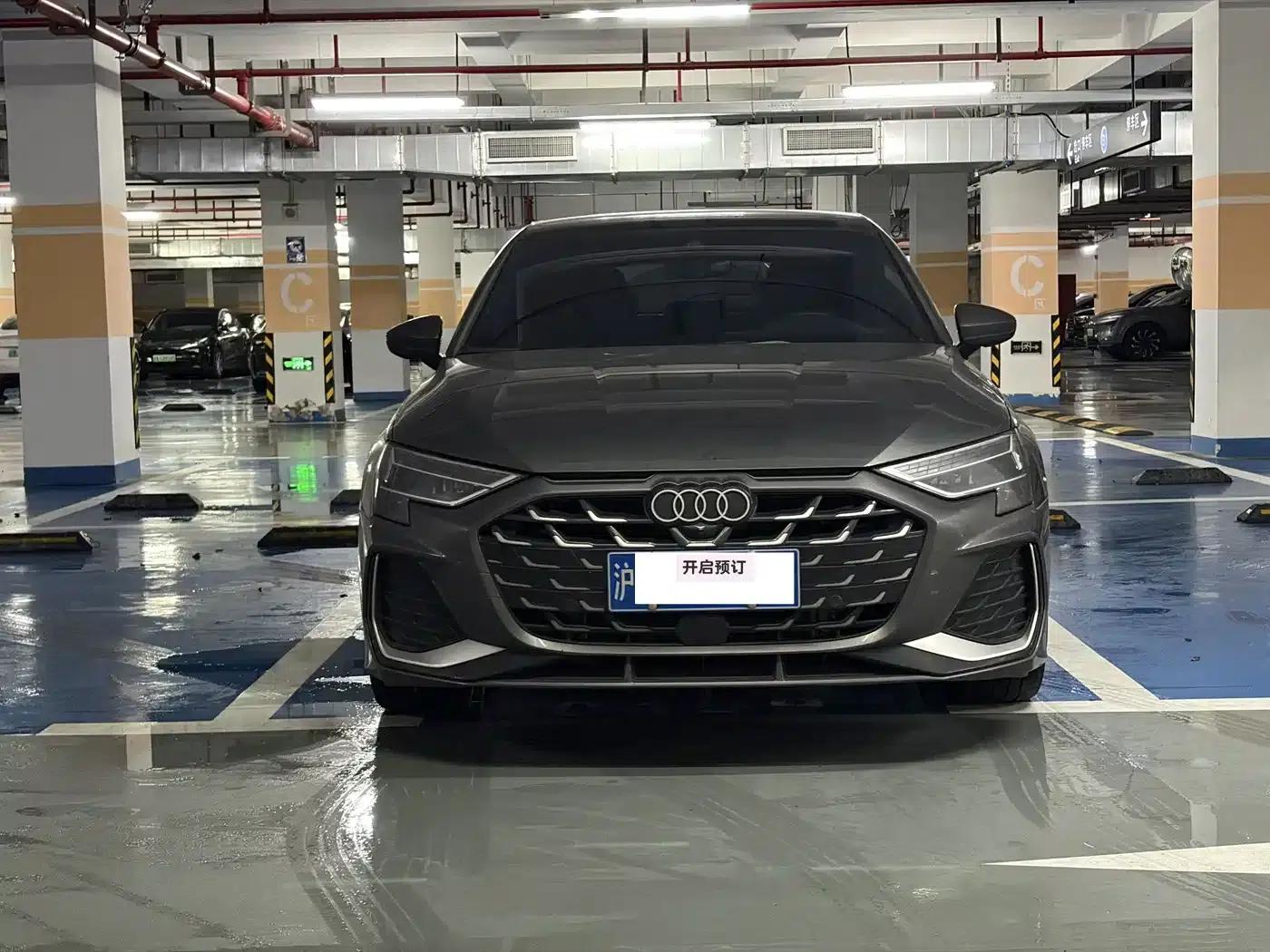 Audi A3 2025 Sportback 35TFSI Flying Spur Luxury Edition — миниатюра 1