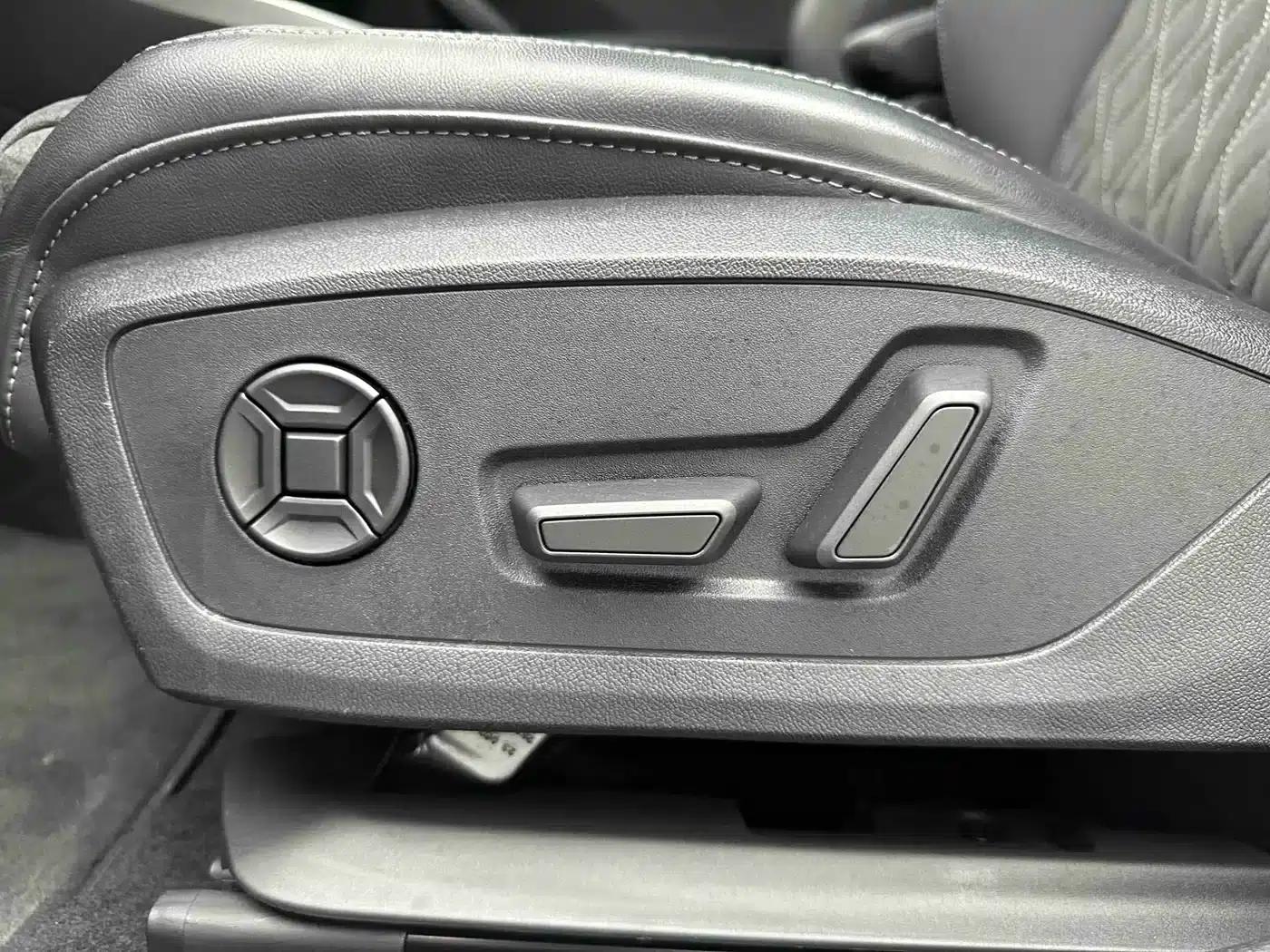 Audi A3 2023 Facelift Sportback 35 TFSI Luxury Sport — миниатюра 11