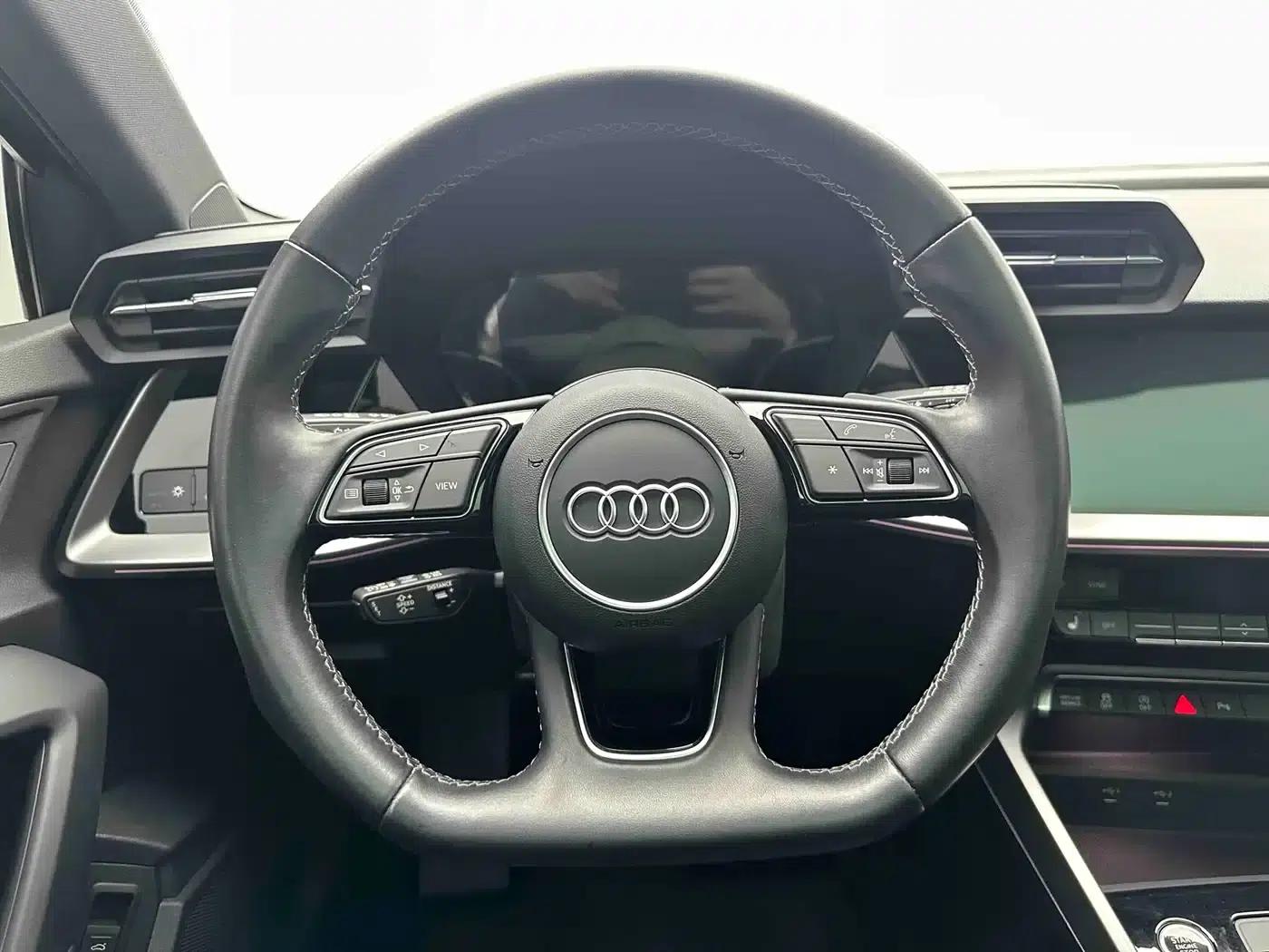 Audi A3 2023 Facelift Sportback 35 TFSI Luxury Sport — миниатюра 17