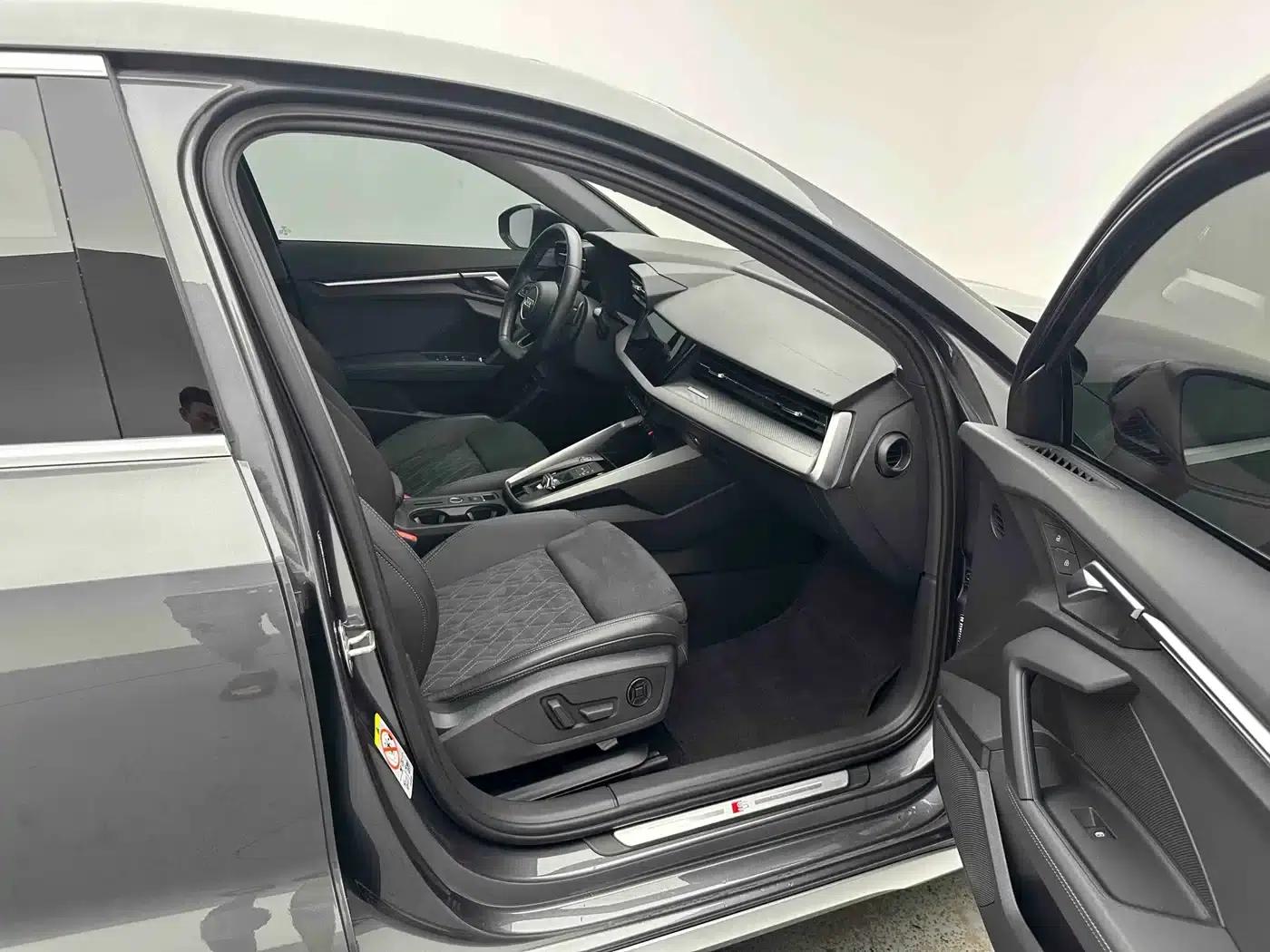 Audi A3 2023 Facelift Sportback 35 TFSI Luxury Sport — миниатюра 7