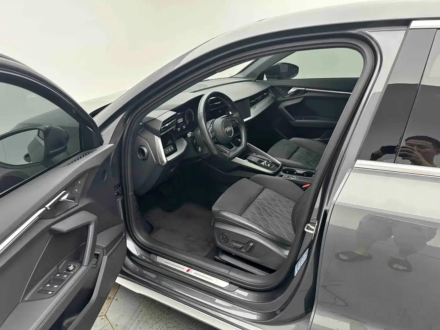 Audi A3 2023 Facelift Sportback 35 TFSI Luxury Sport — миниатюра 9