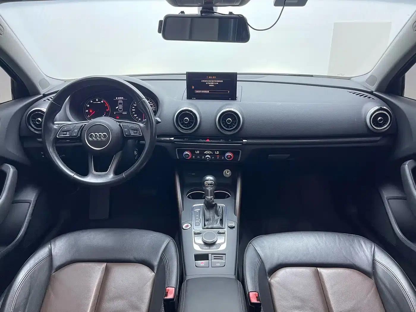 Audi A3 2018 30th Anniversary Edition Limousine 35 TFSI Fashion Model — миниатюра 15
