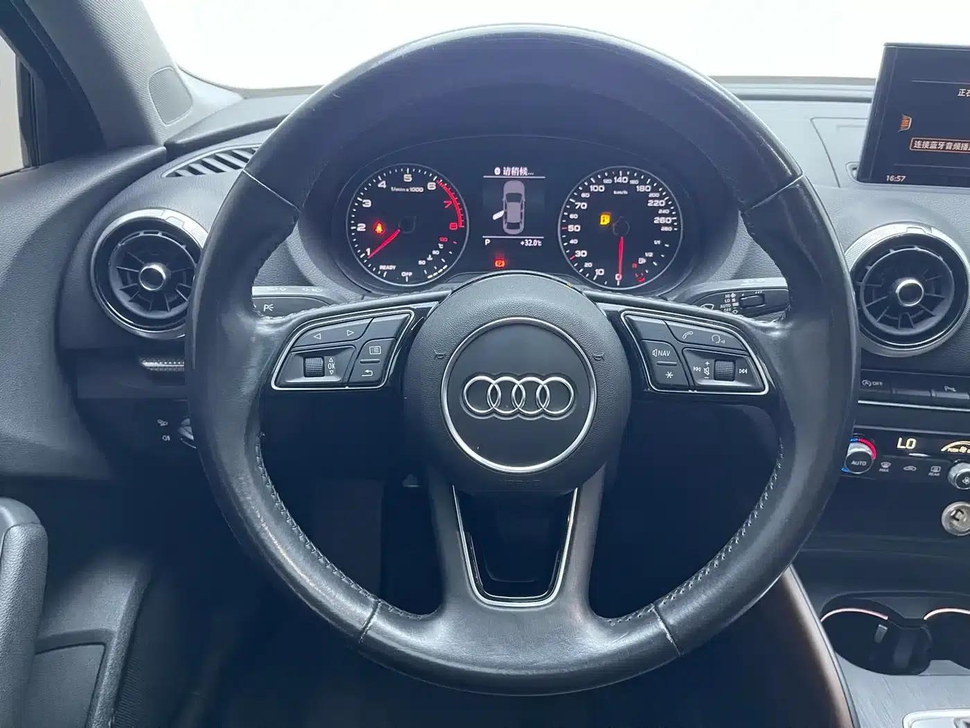 Audi A3 2018 30th Anniversary Edition Limousine 35 TFSI Fashion Model — миниатюра 16