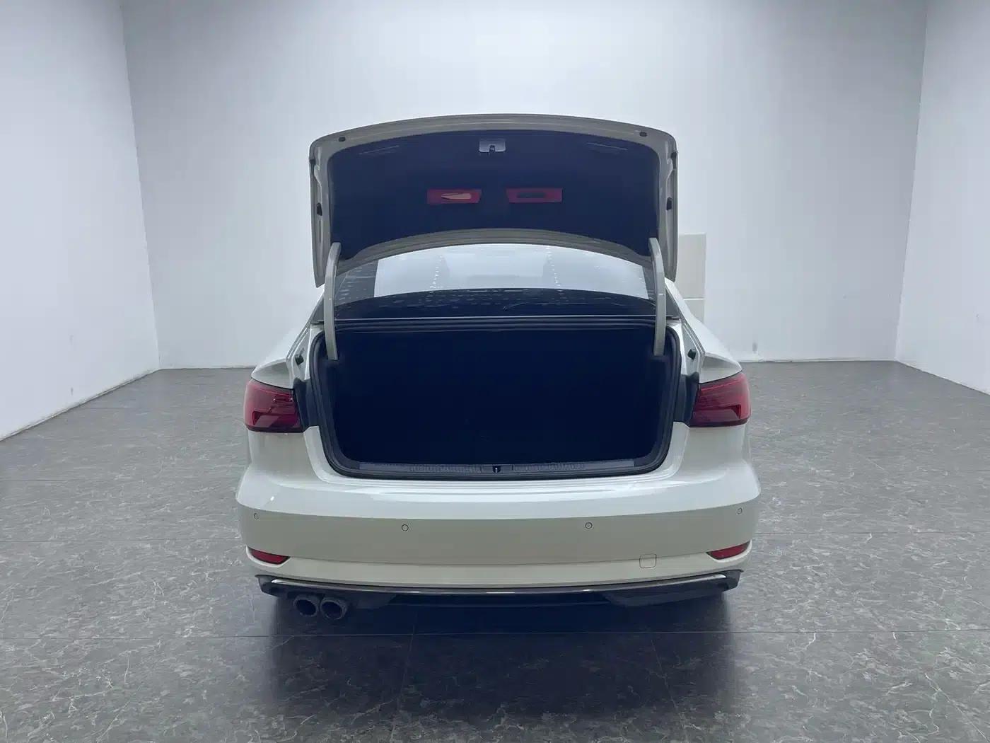 Audi A3 2018 30th Anniversary Edition Limousine 35 TFSI Fashion Model — миниатюра 5