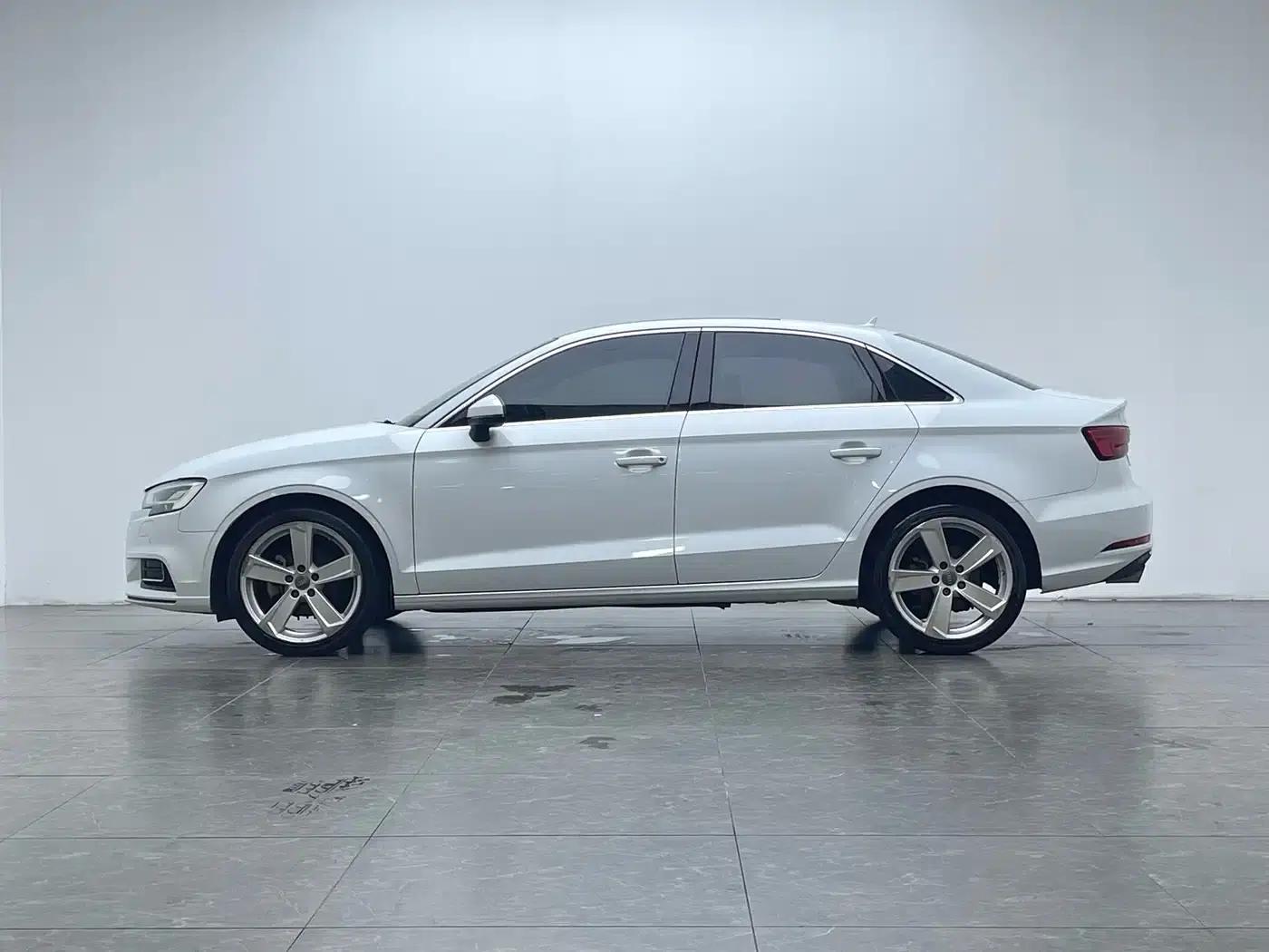 Audi A3 2018 30th Anniversary Edition Limousine 35 TFSI Fashion Model — миниатюра 6