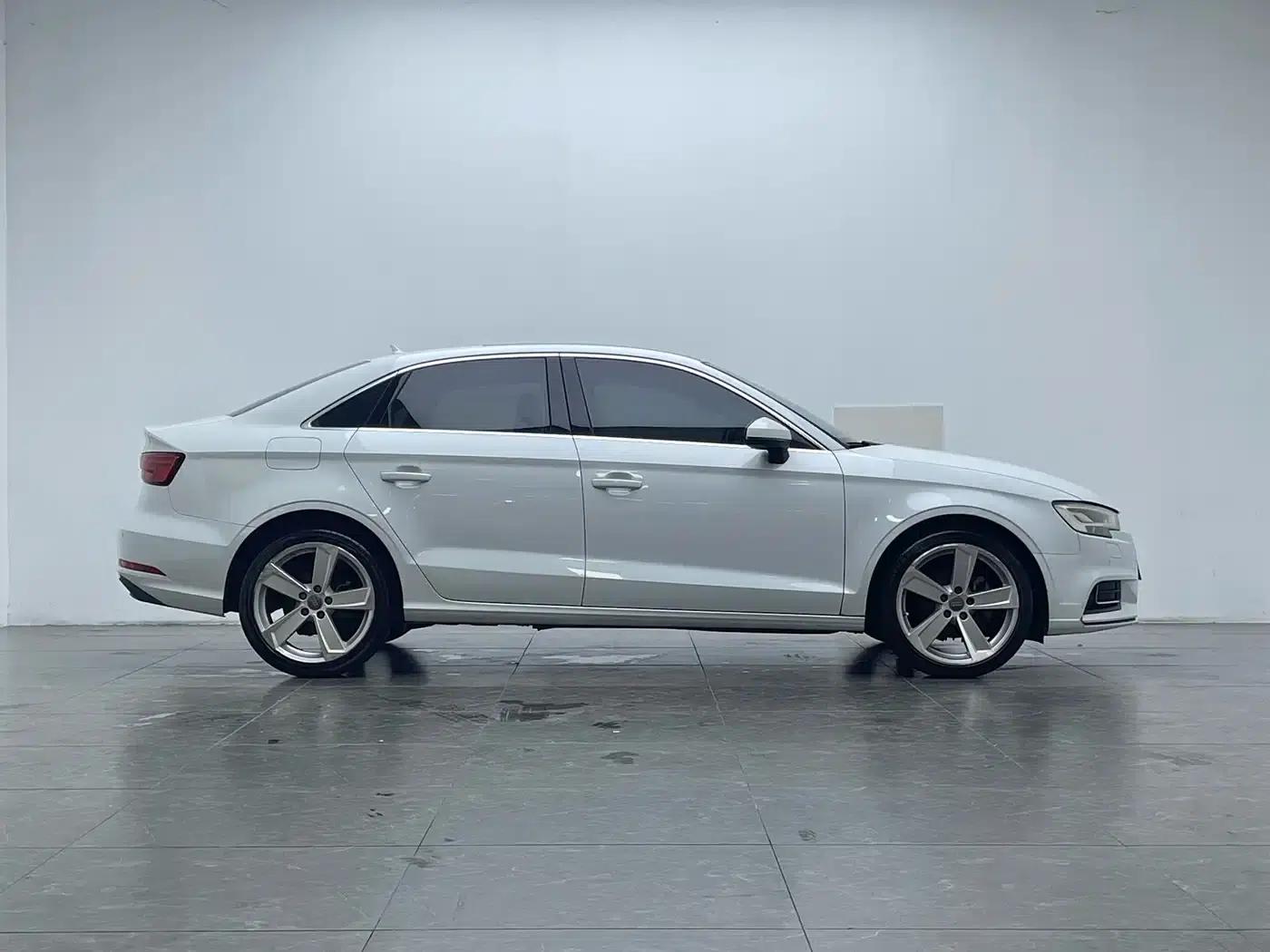 Audi A3 2018 30th Anniversary Edition Limousine 35 TFSI Fashion Model — миниатюра 7