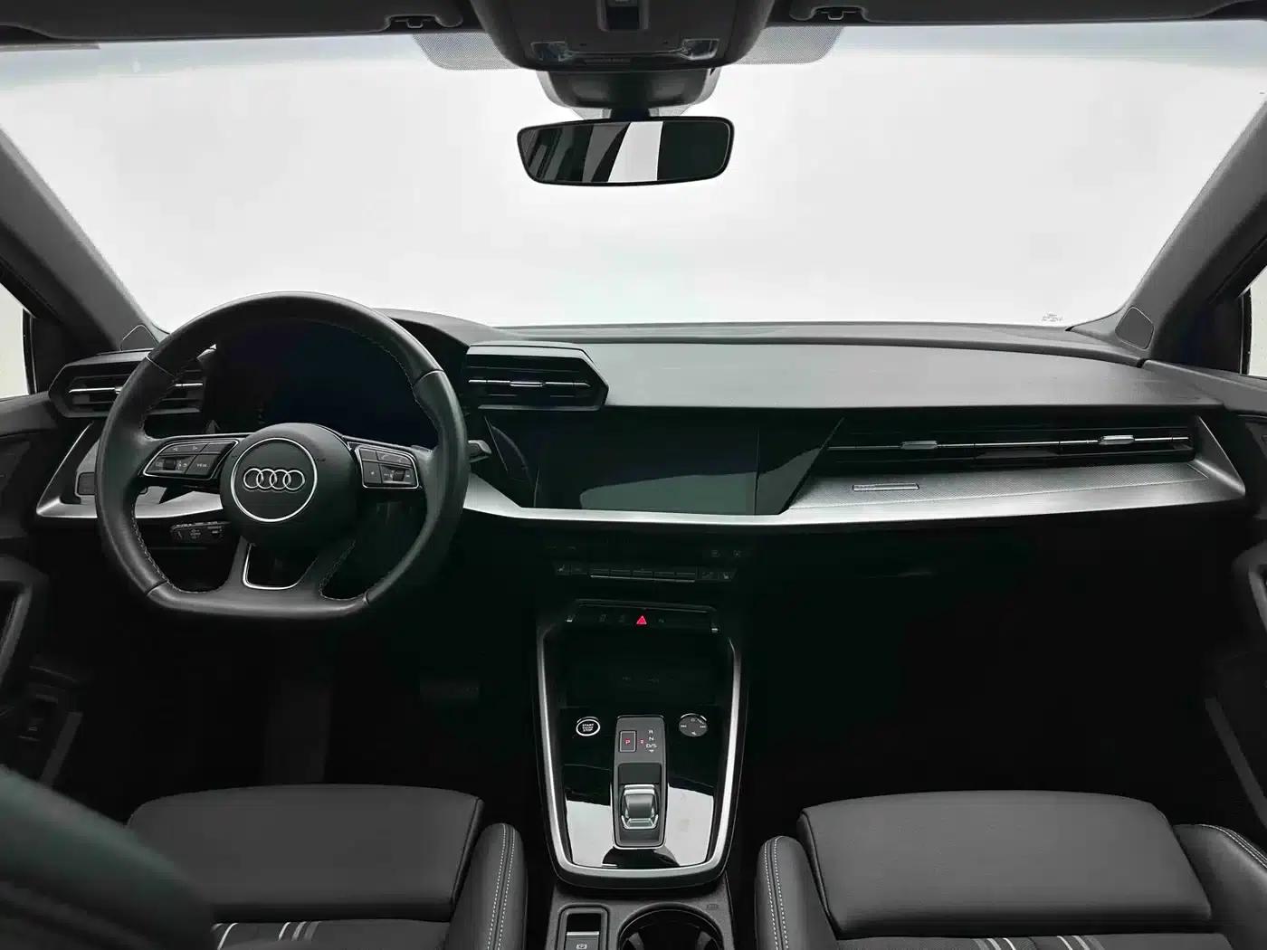 Audi A3 2023 Facelift Sportback 35 TFSI Fashion Sporty Model — миниатюра 15