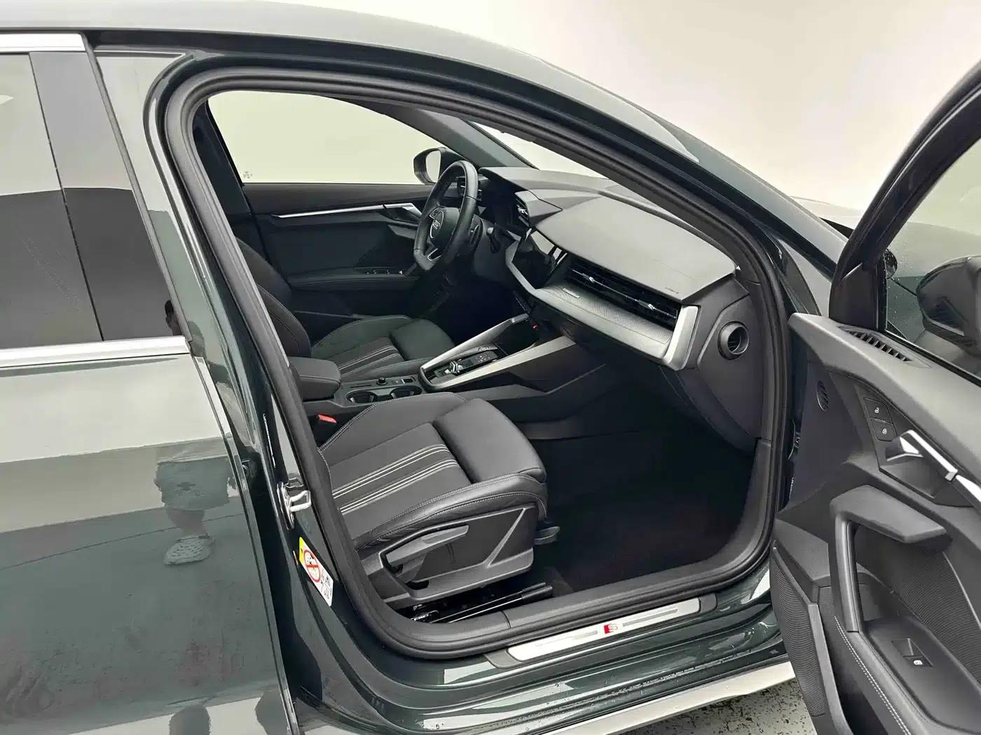 Audi A3 2023 Facelift Sportback 35 TFSI Fashion Sporty Model — миниатюра 7