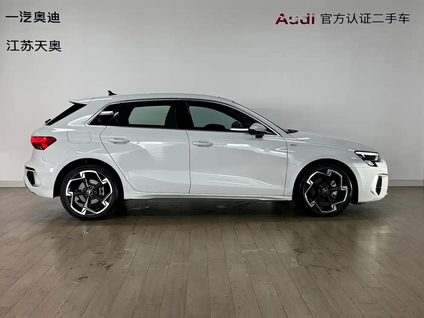 Audi A3 2024 Sportback 35 TFSI Luxury Sport — миниатюра 3