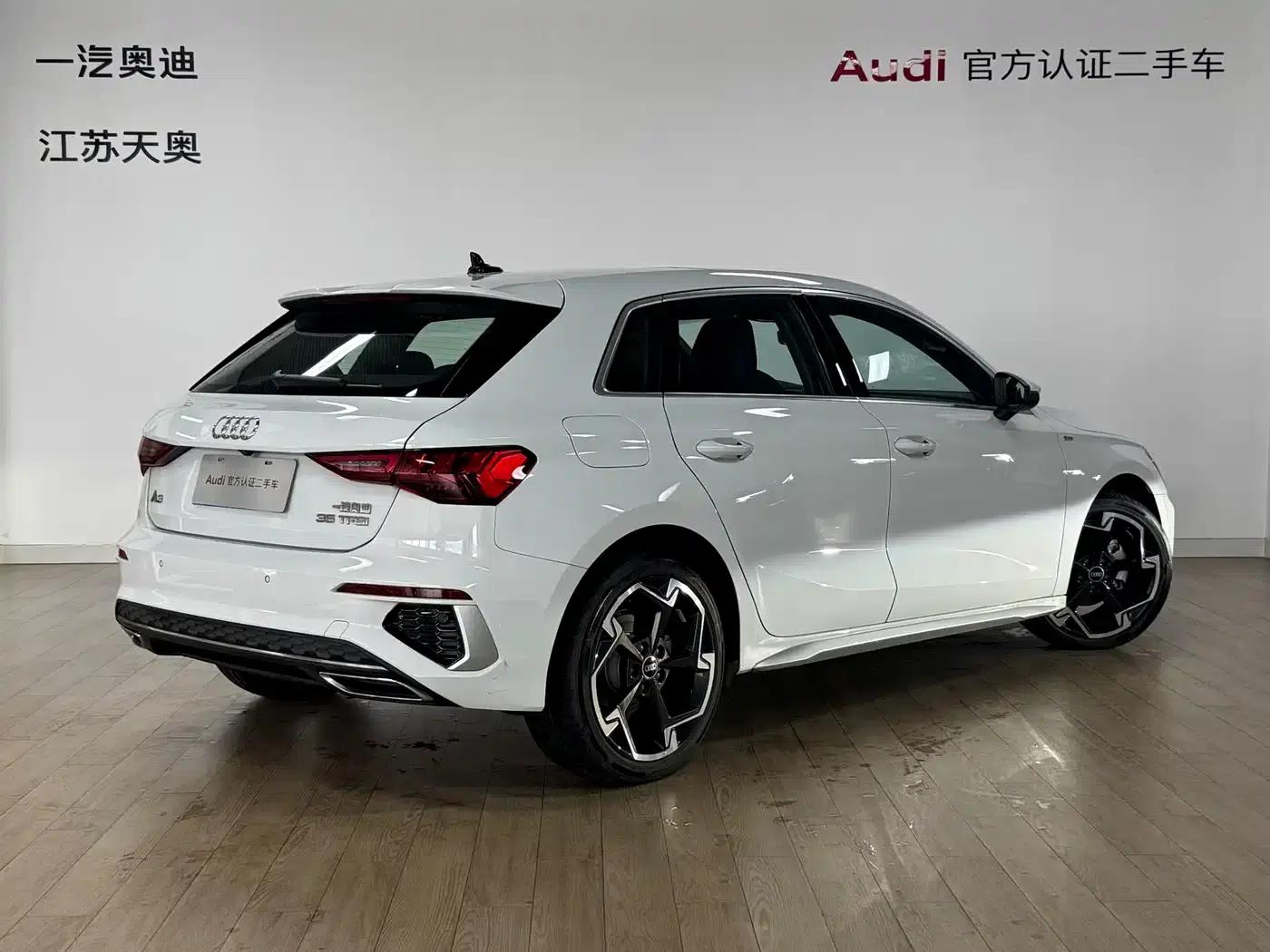 Audi A3 2024 Sportback 35 TFSI Luxury Sport — миниатюра 4