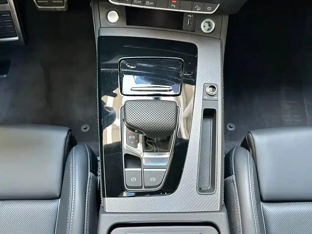 Audi Q5L 2025 45th Anniversary Edition 40 TFSI Luxury Dynamic — миниатюра 15