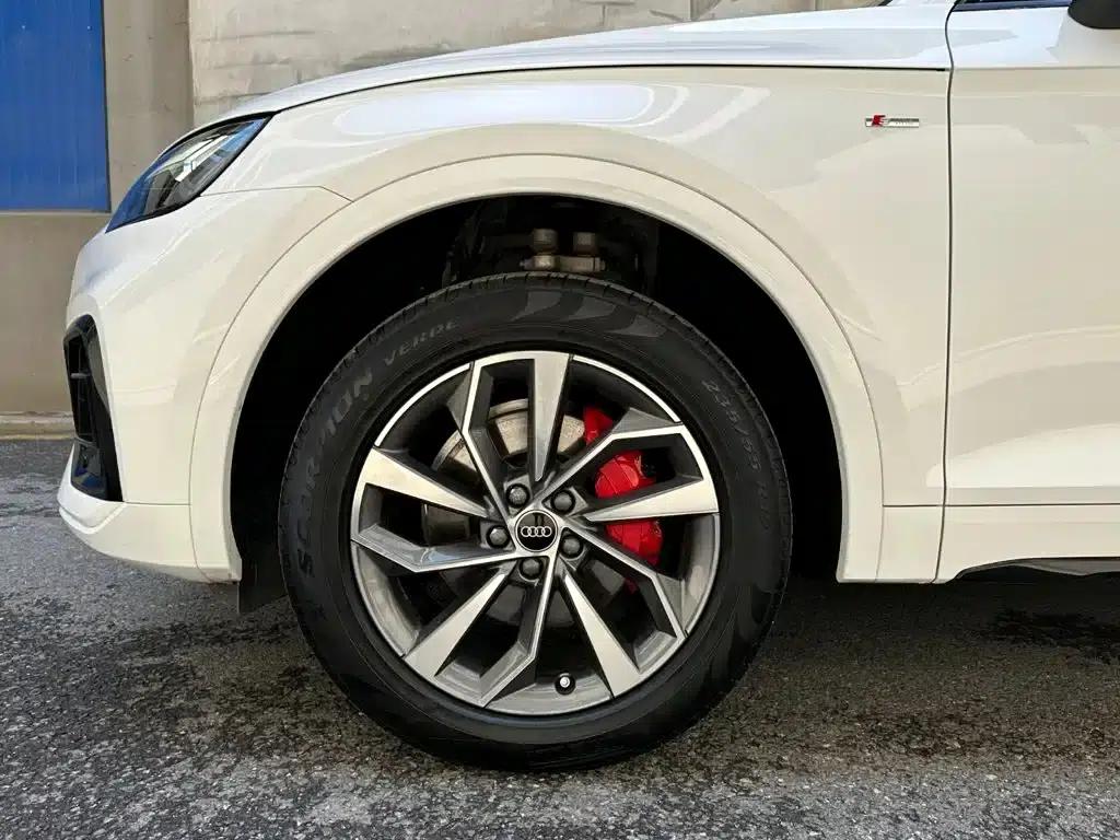 Audi Q5L 2025 45th Anniversary Edition 40 TFSI Luxury Dynamic — миниатюра 6
