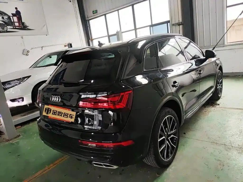 Audi Q5L 2026 45th Anniversary Edition 40 TFSI Luxury Dynamic — миниатюра 3