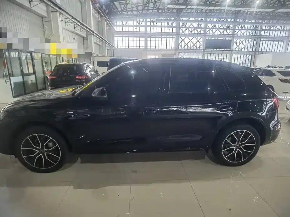 Audi Q5L 2026 45th Anniversary Edition 40 TFSI Luxury Dynamic — миниатюра 5