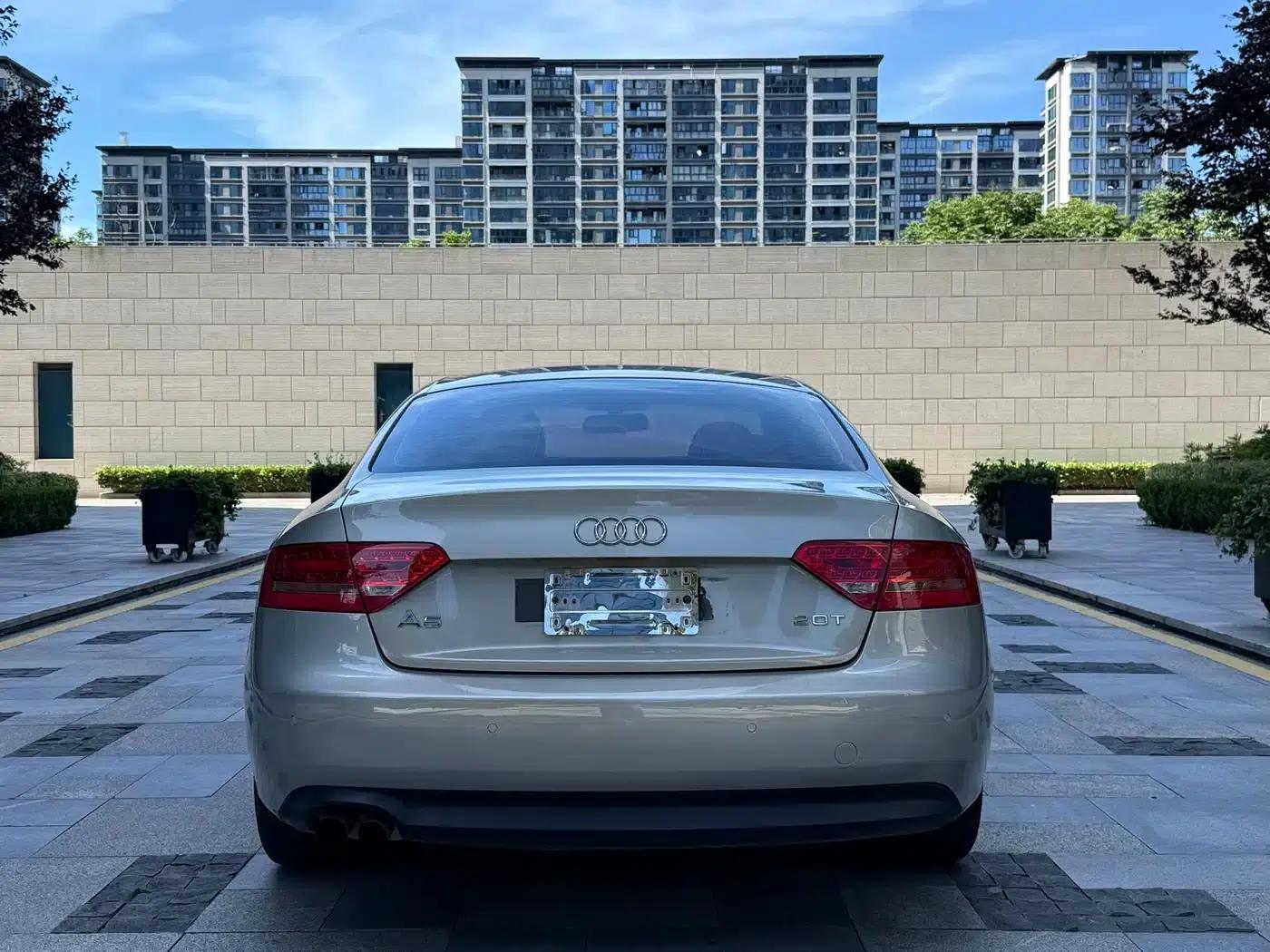 2010 Audi A5 Imported Model 2.0TFSI Coupe — миниатюра 5