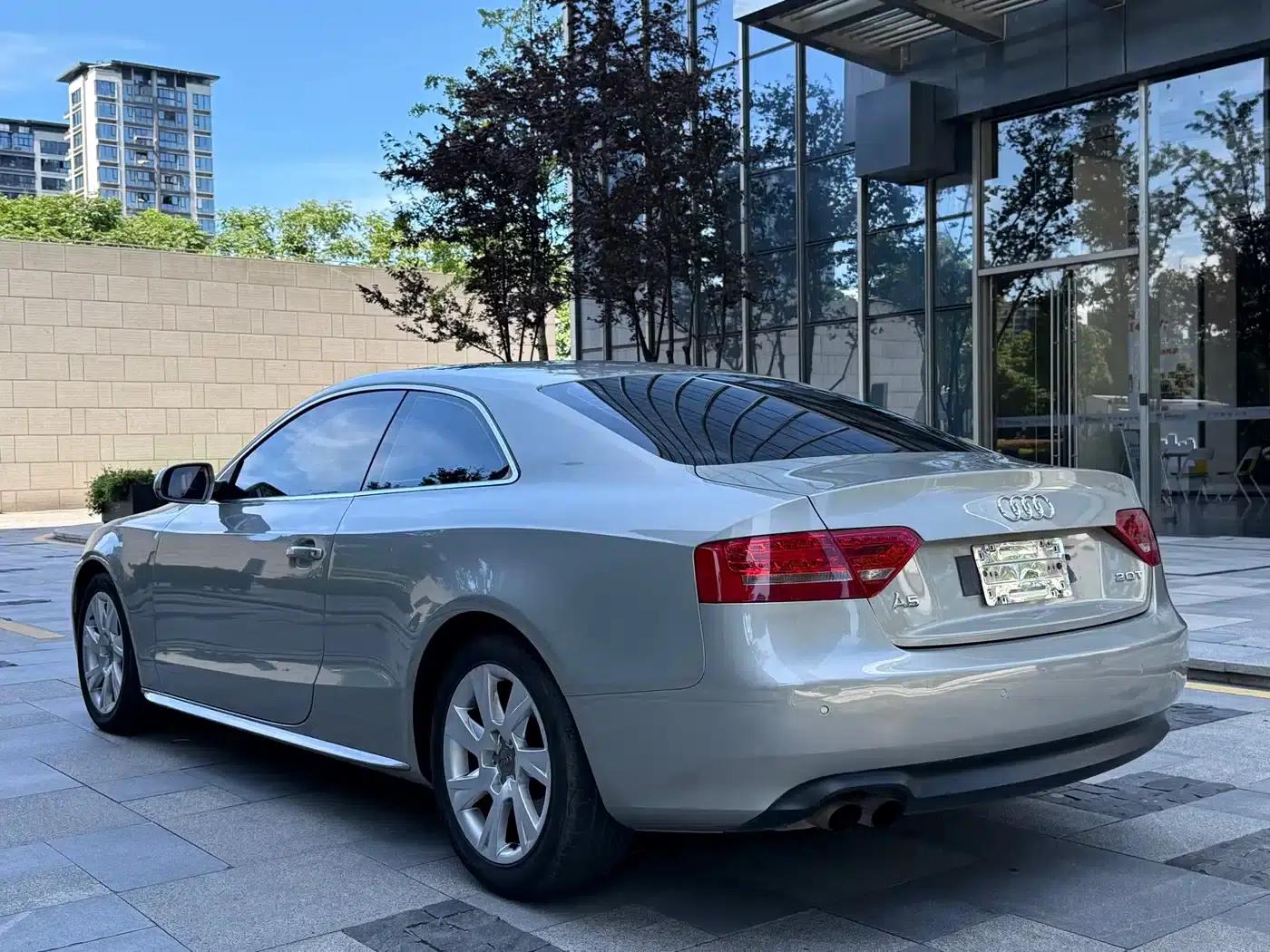 2010 Audi A5 Imported Model 2.0TFSI Coupe — миниатюра 6