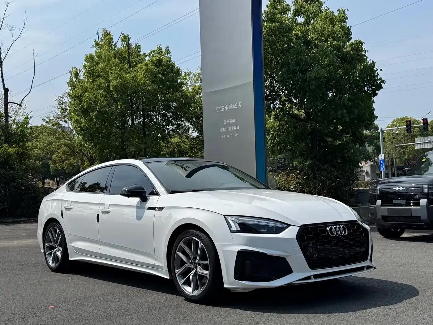 2021 Audi A5 Sportback 40 TFSI (Imported) - Fashionable and Dynamic Model — миниатюра 3