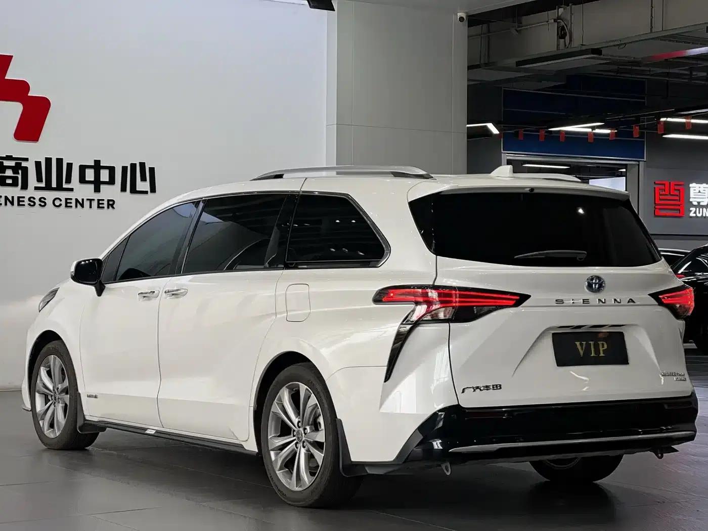 2021 Sienna 2.5L Hybrid Supreme Edition — миниатюра 4