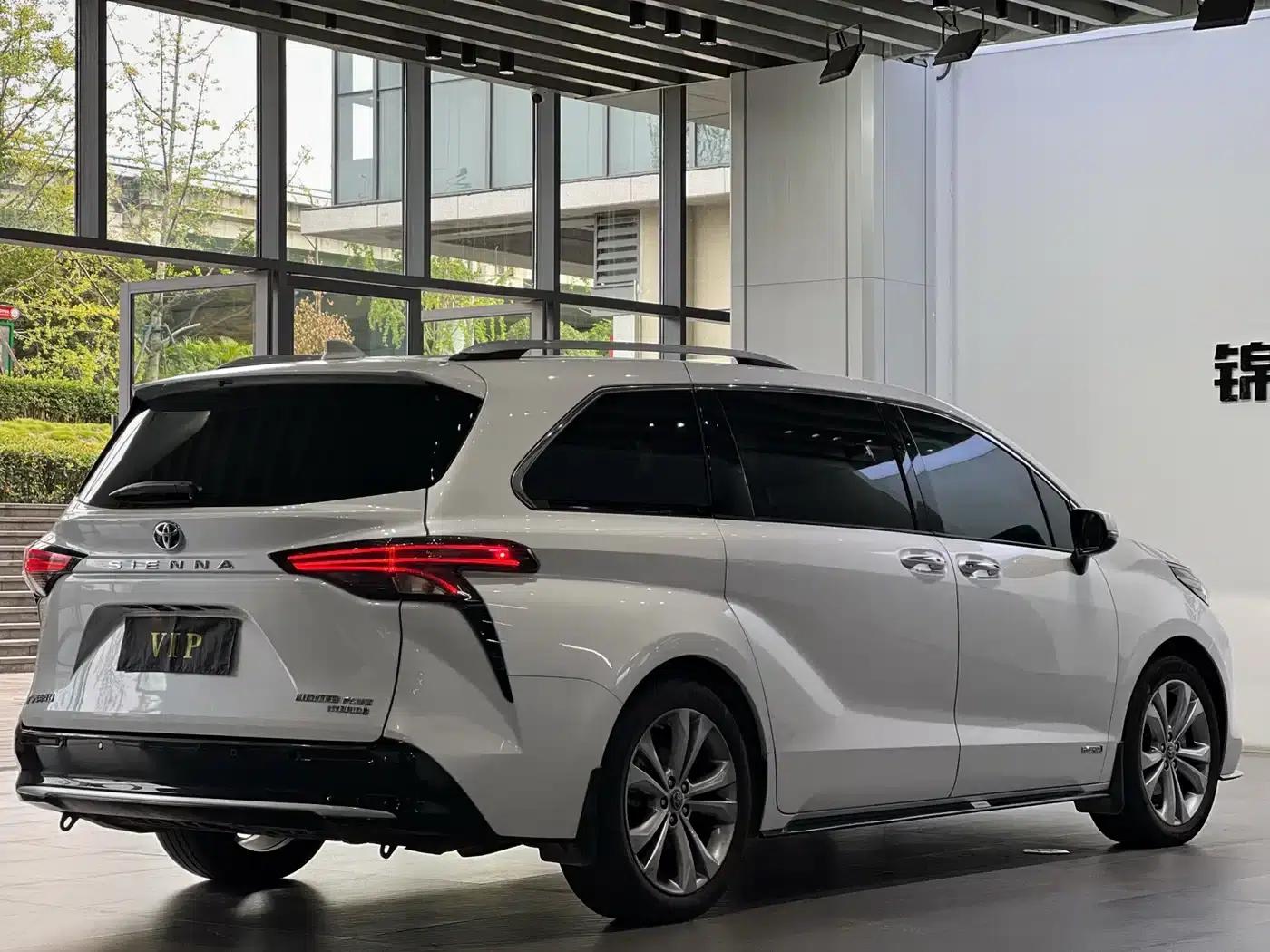 2021 Sienna 2.5L Hybrid Supreme Edition — миниатюра 6