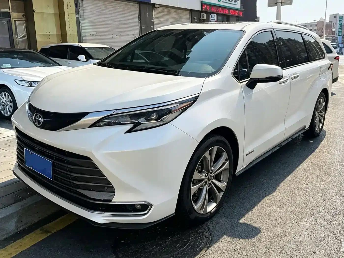 2023 Sienna 2.5L Hybrid Premium Edition — миниатюра 1