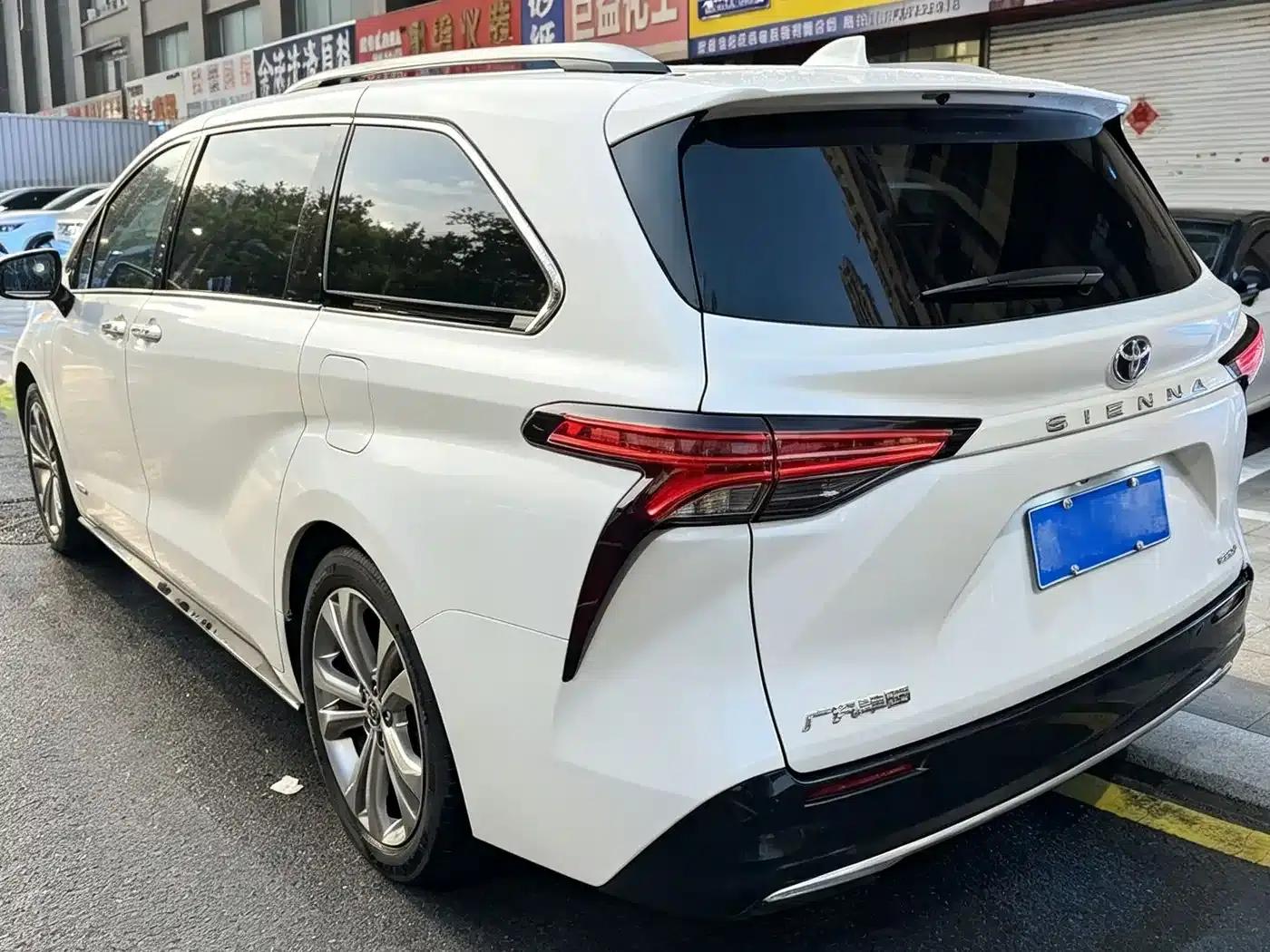 2023 Sienna 2.5L Hybrid Premium Edition — миниатюра 4